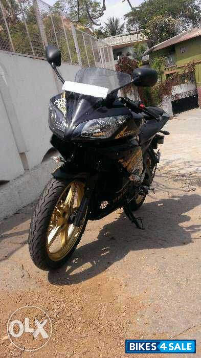 Black Yamaha YZF R15 V2