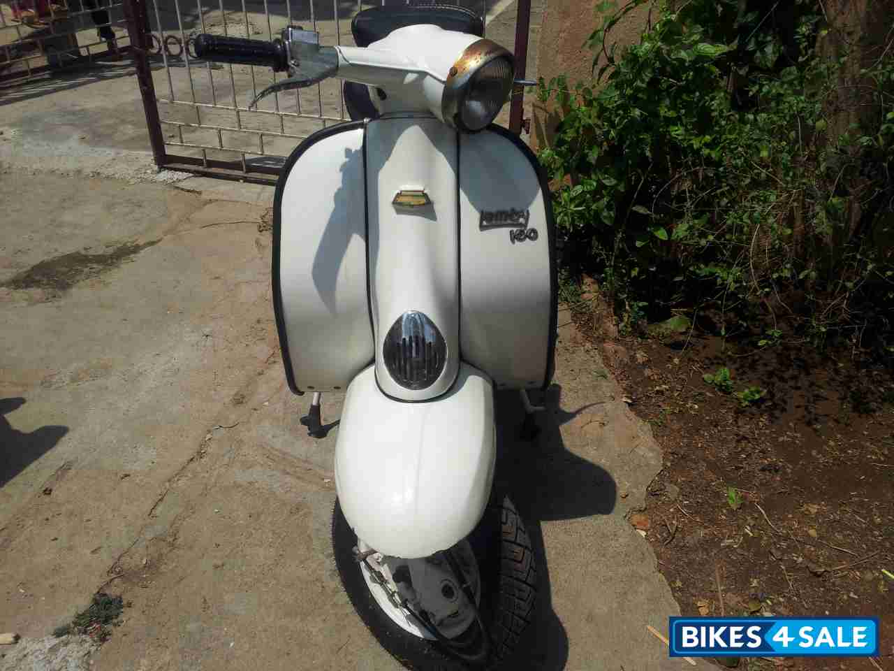 White Vintage Scooter Lamby 150