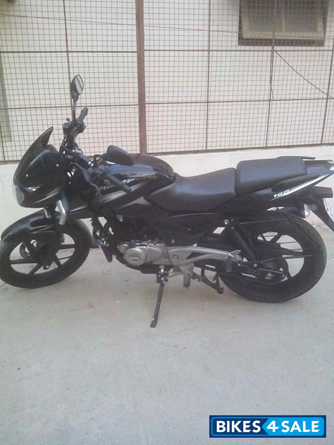Black Bajaj Pulsar 180 DTSi