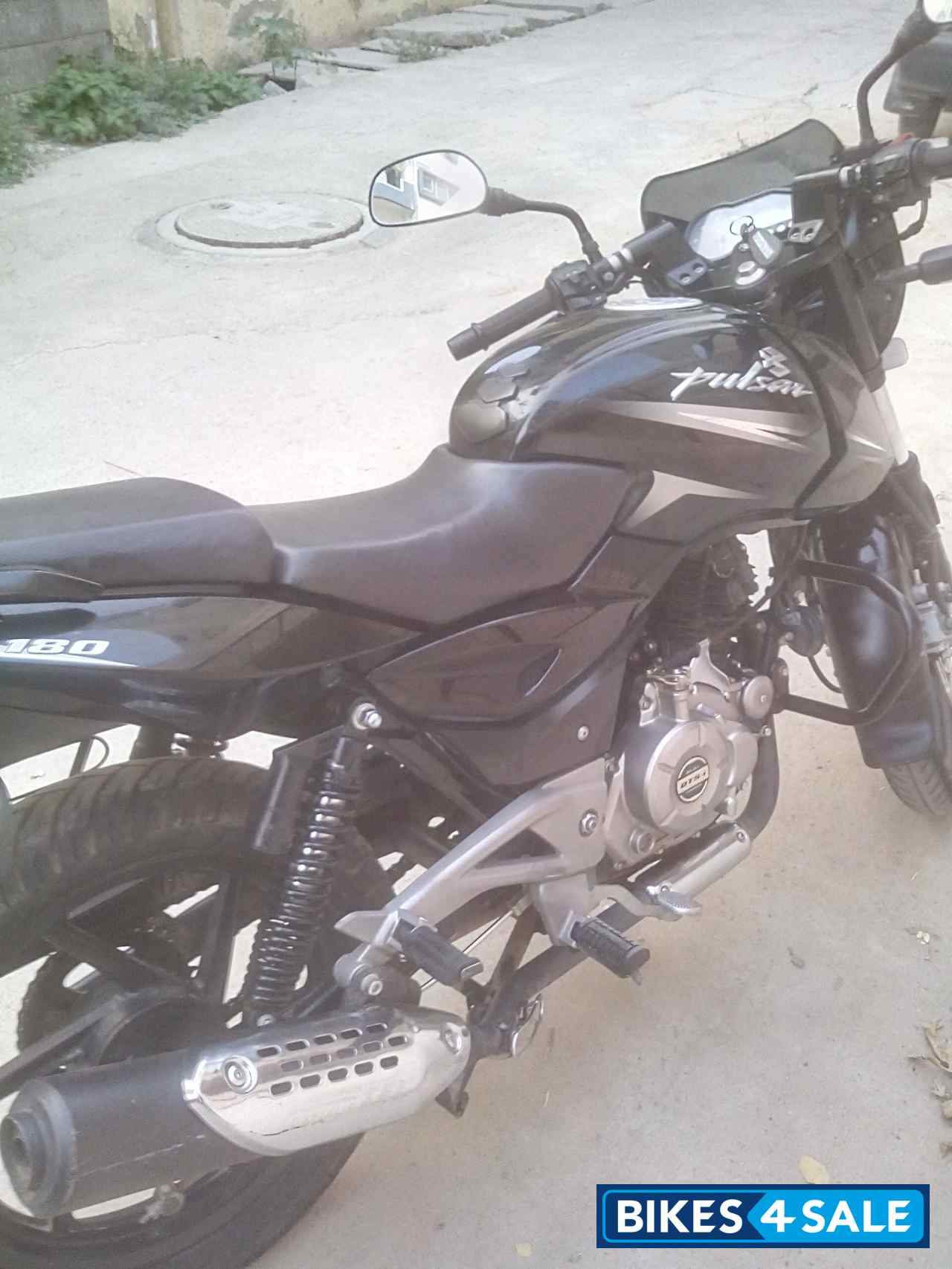 Black Bajaj Pulsar 180 DTSi Black Bajaj Pulsar 180 DTSi