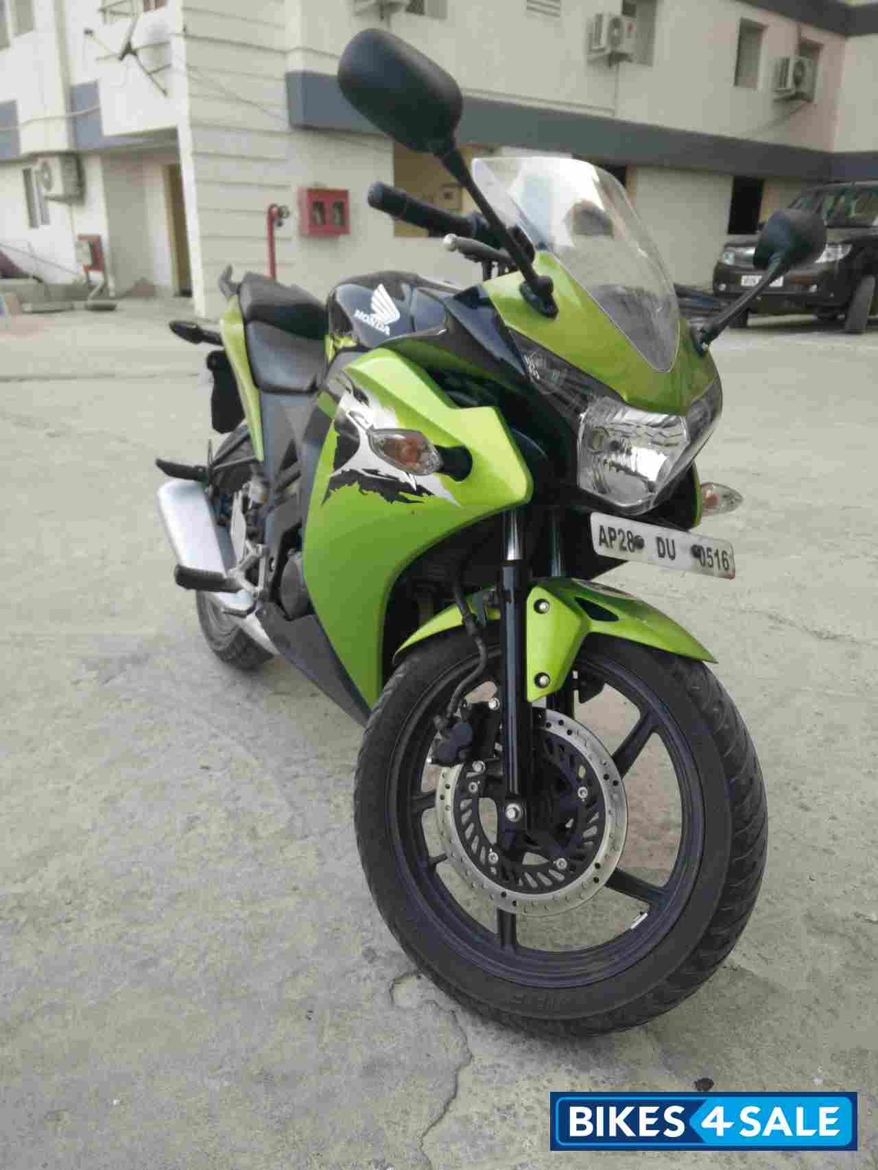 Black&green Honda CBR 150R