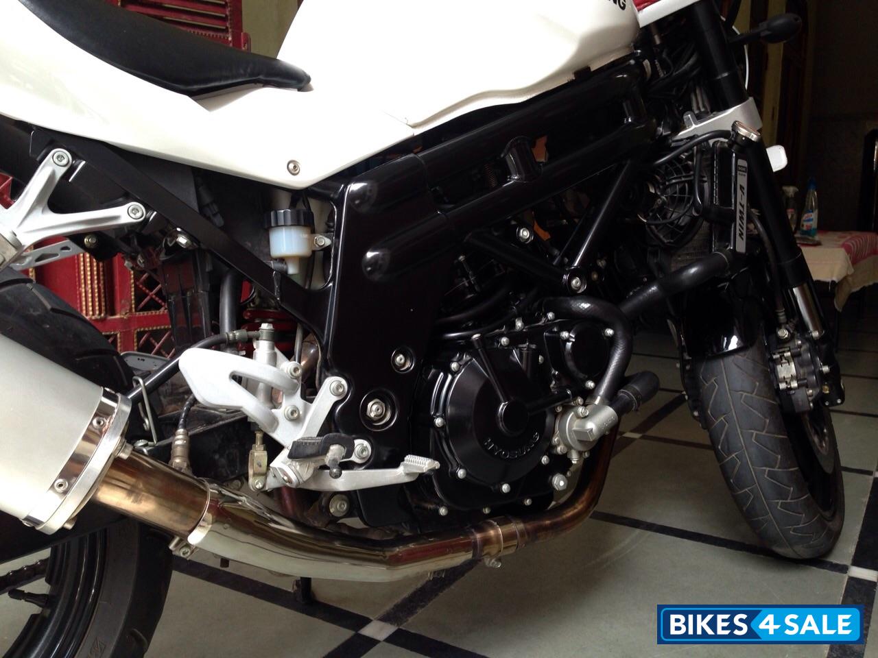 White Hyosung GT650N