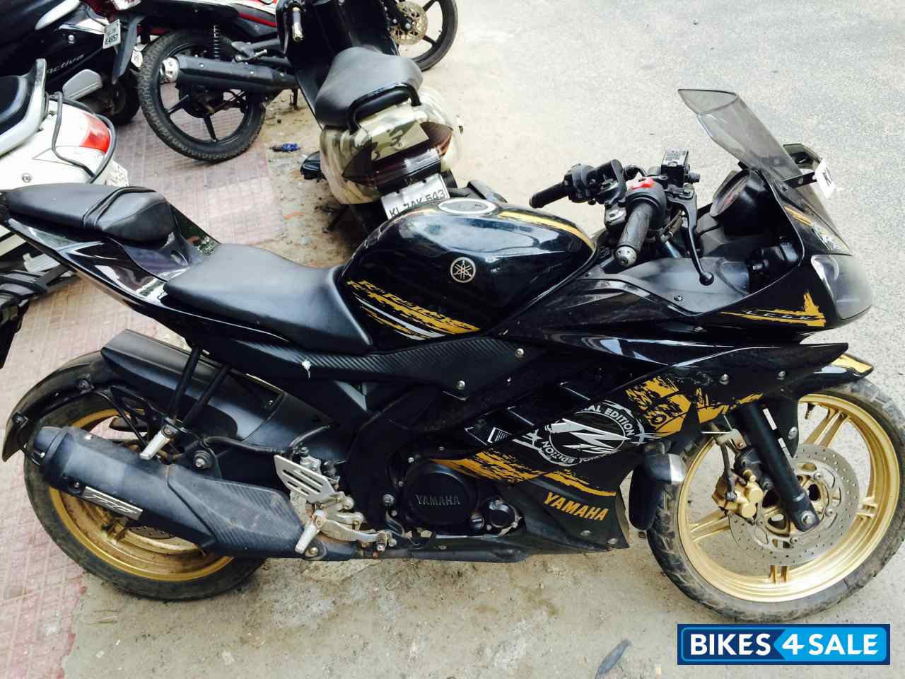 Black Yamaha YZF R15 V2