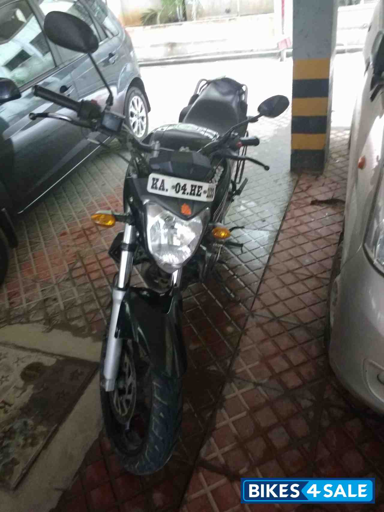 Black Yamaha FZ16 Black Yamaha FZ16