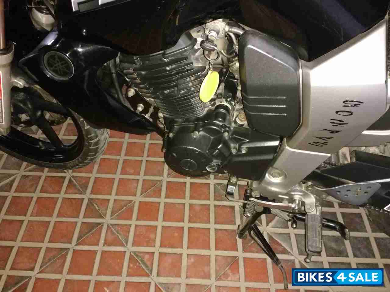 Black Yamaha FZ16 Black Yamaha FZ16