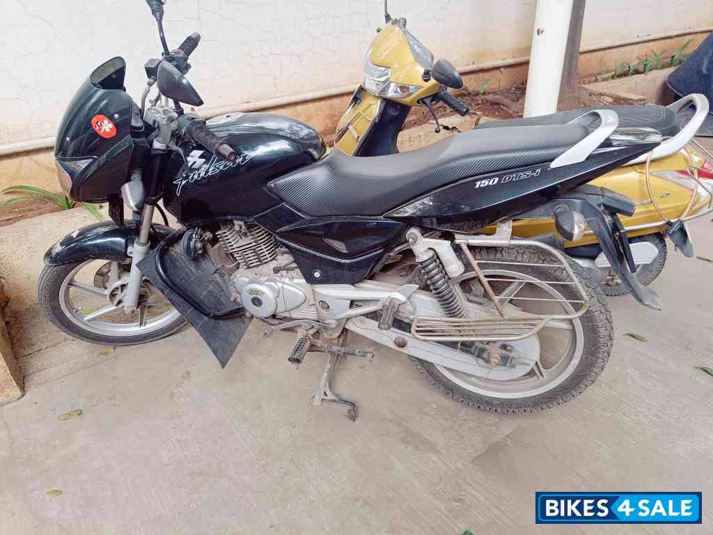 Black Bajaj Pulsar 150 DTSi