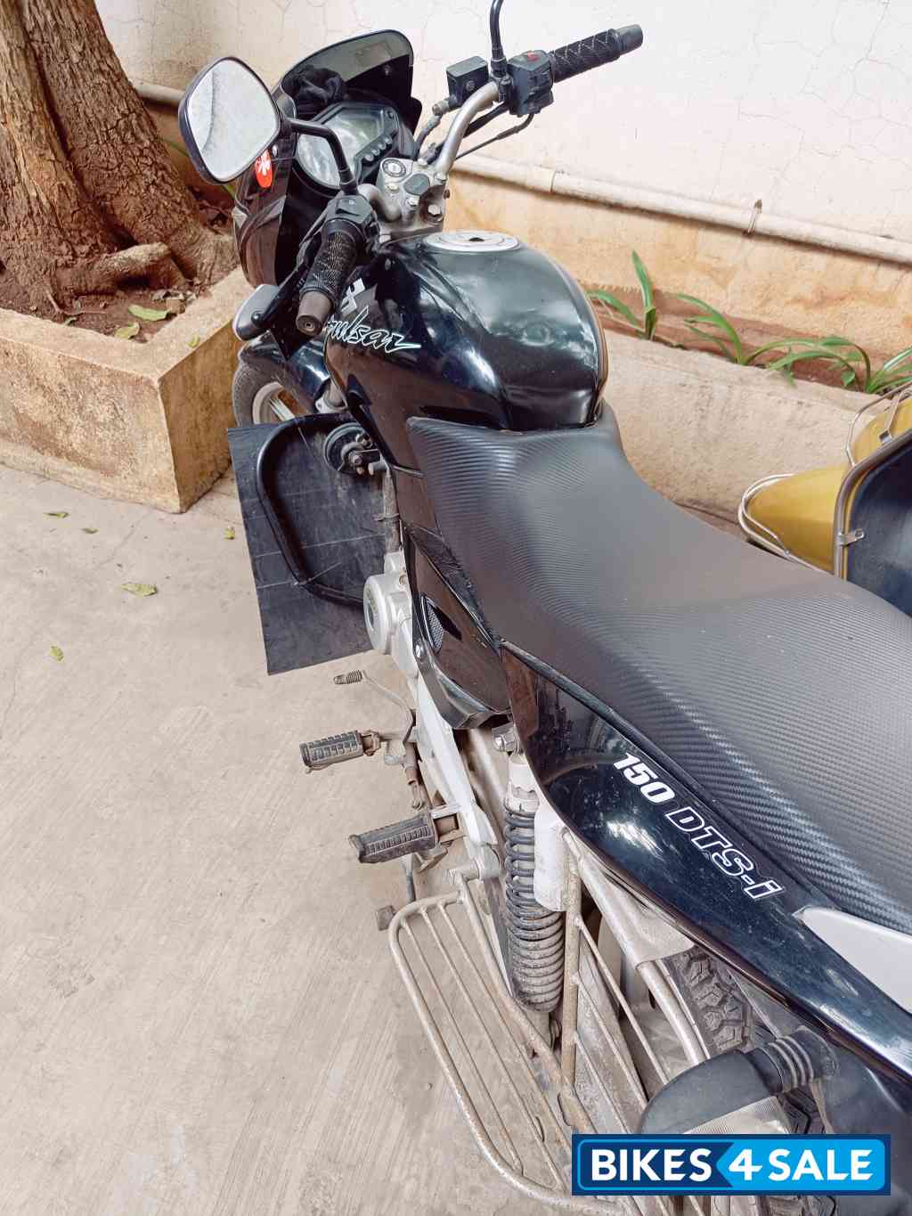 Black Bajaj Pulsar 150 DTSi