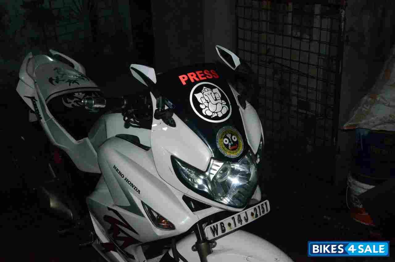 White Hero Karizma ZMR