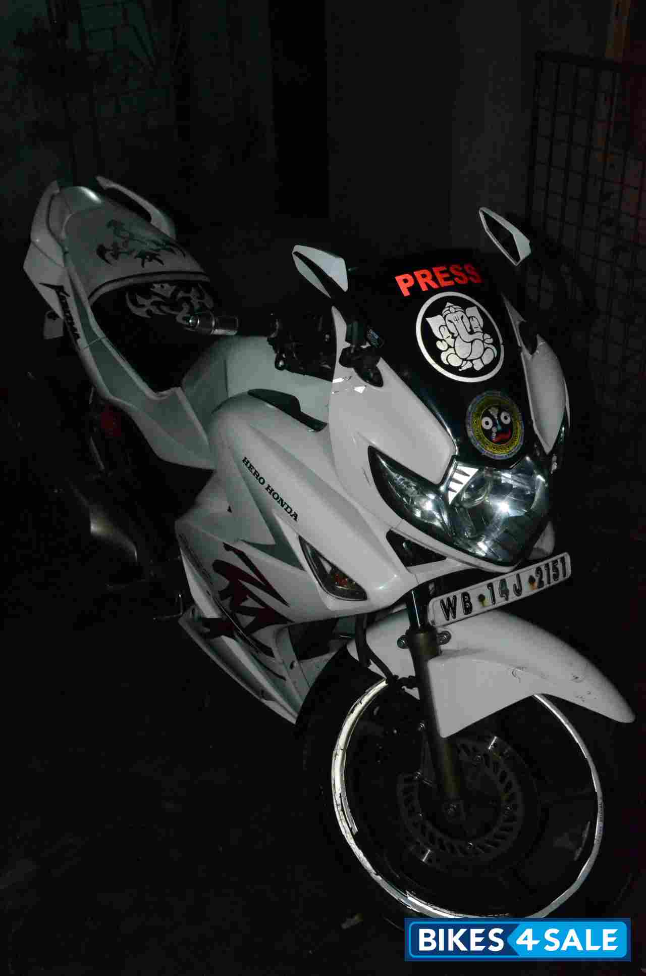 White Hero Karizma ZMR