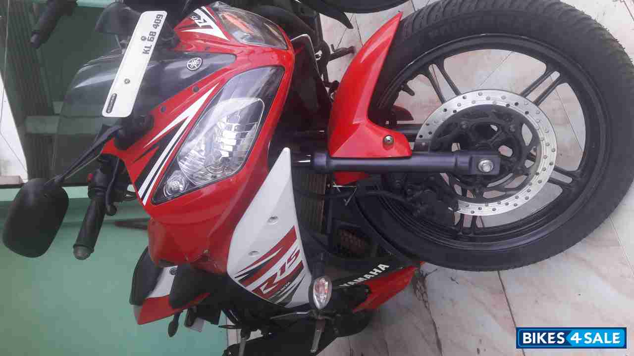 Red Yamaha YZF R15