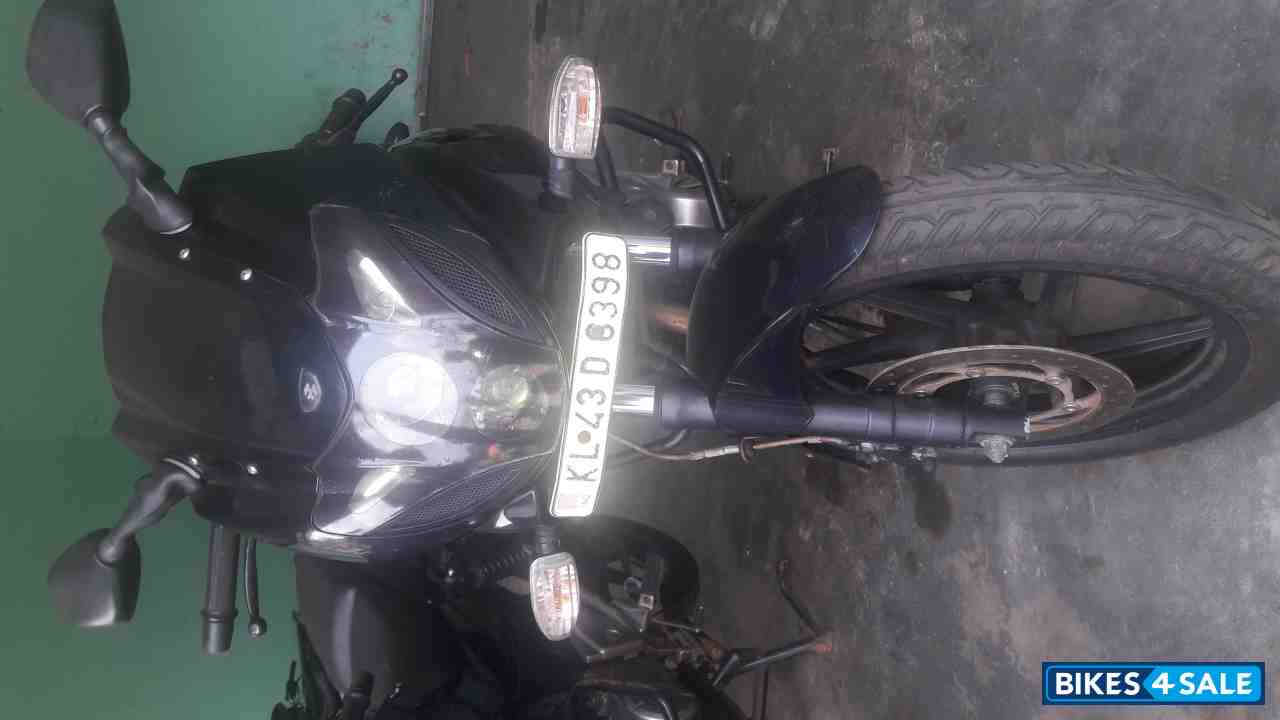 Black Bajaj Pulsar 220 DTSi