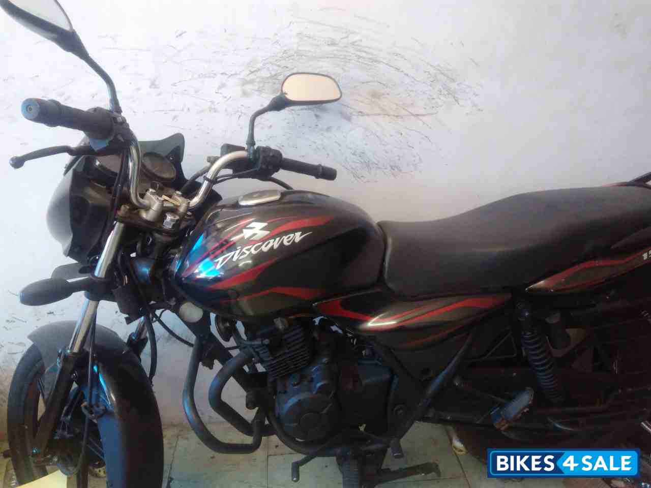 Black Bajaj Discover DTSi 150