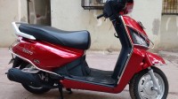 Red Mahindra Gusto