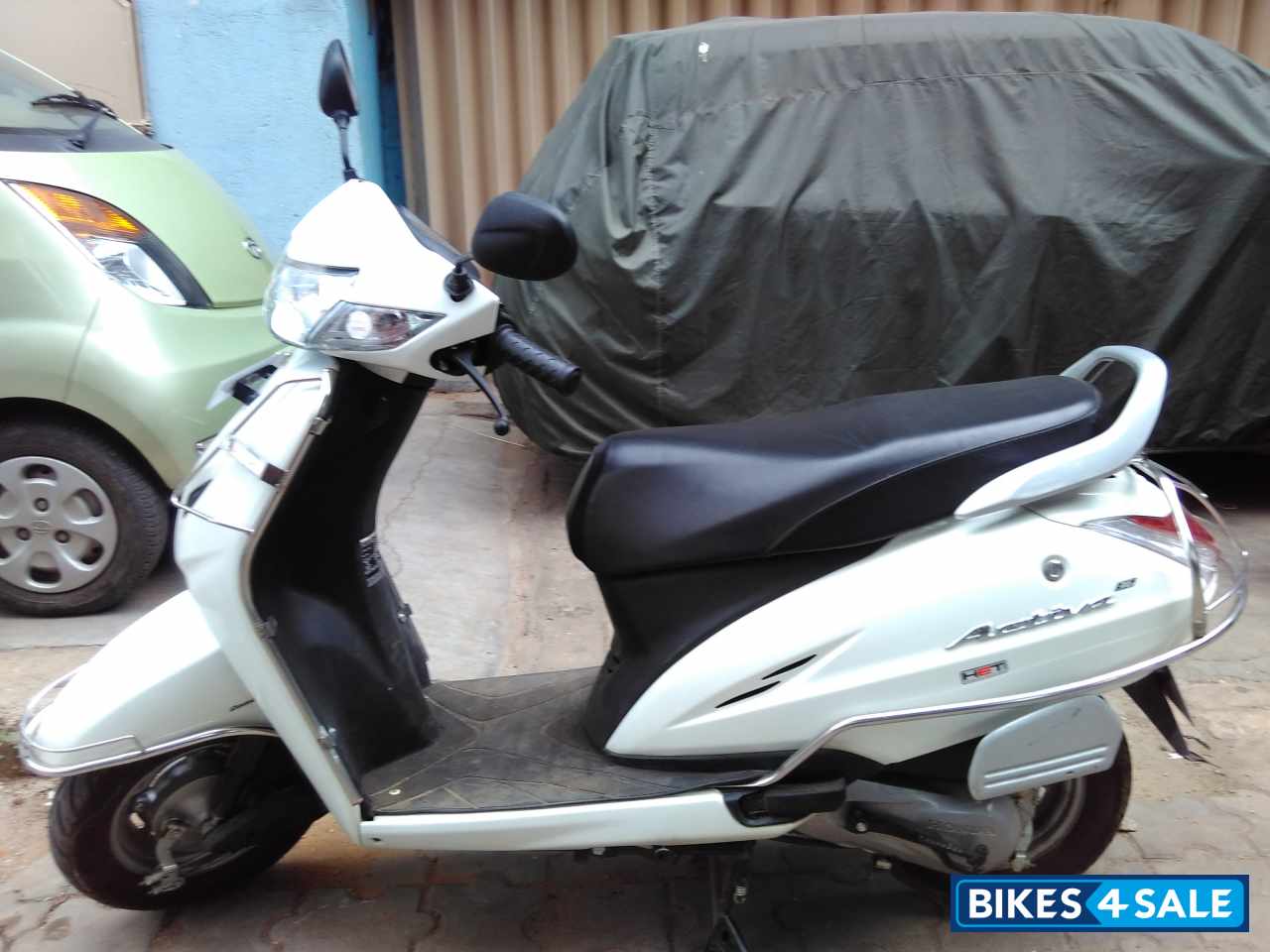 White Honda Activa 3G