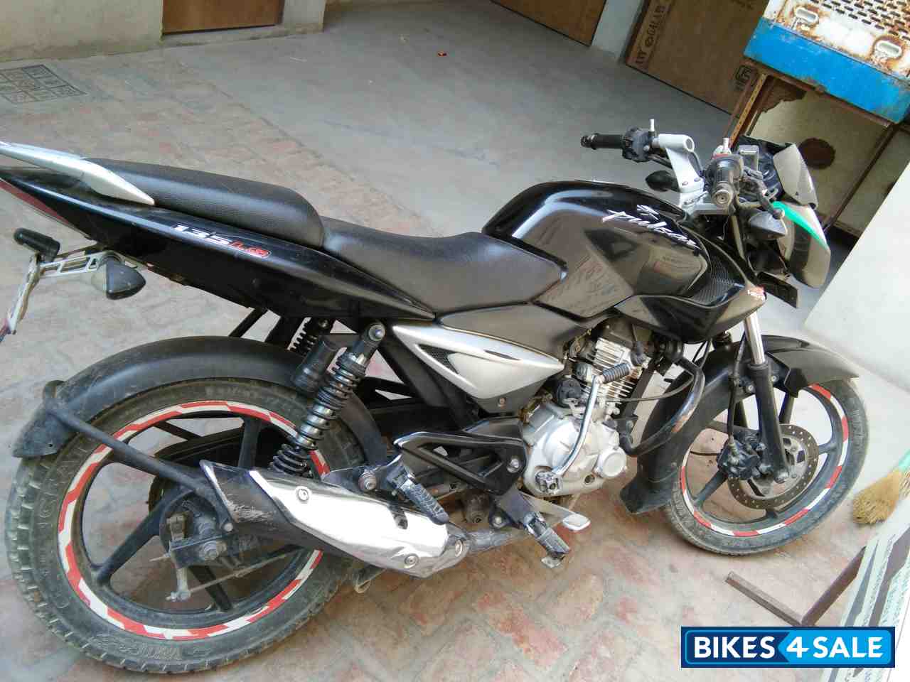 Black Bajaj Pulsar 135LS