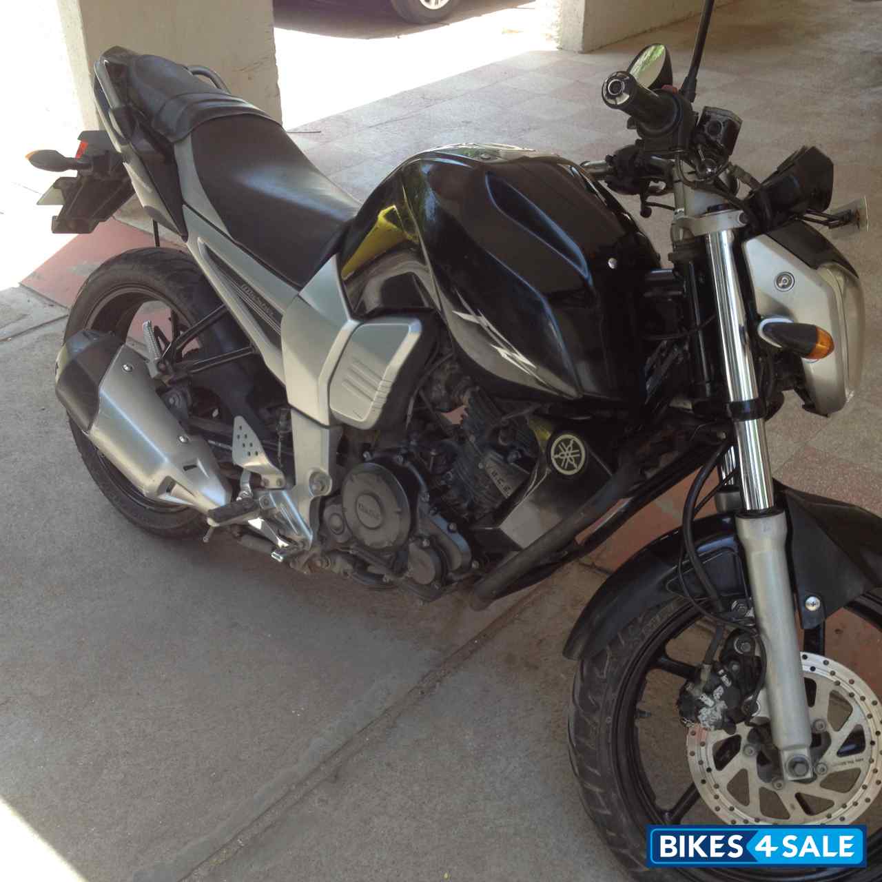 Black Yamaha FZ16
