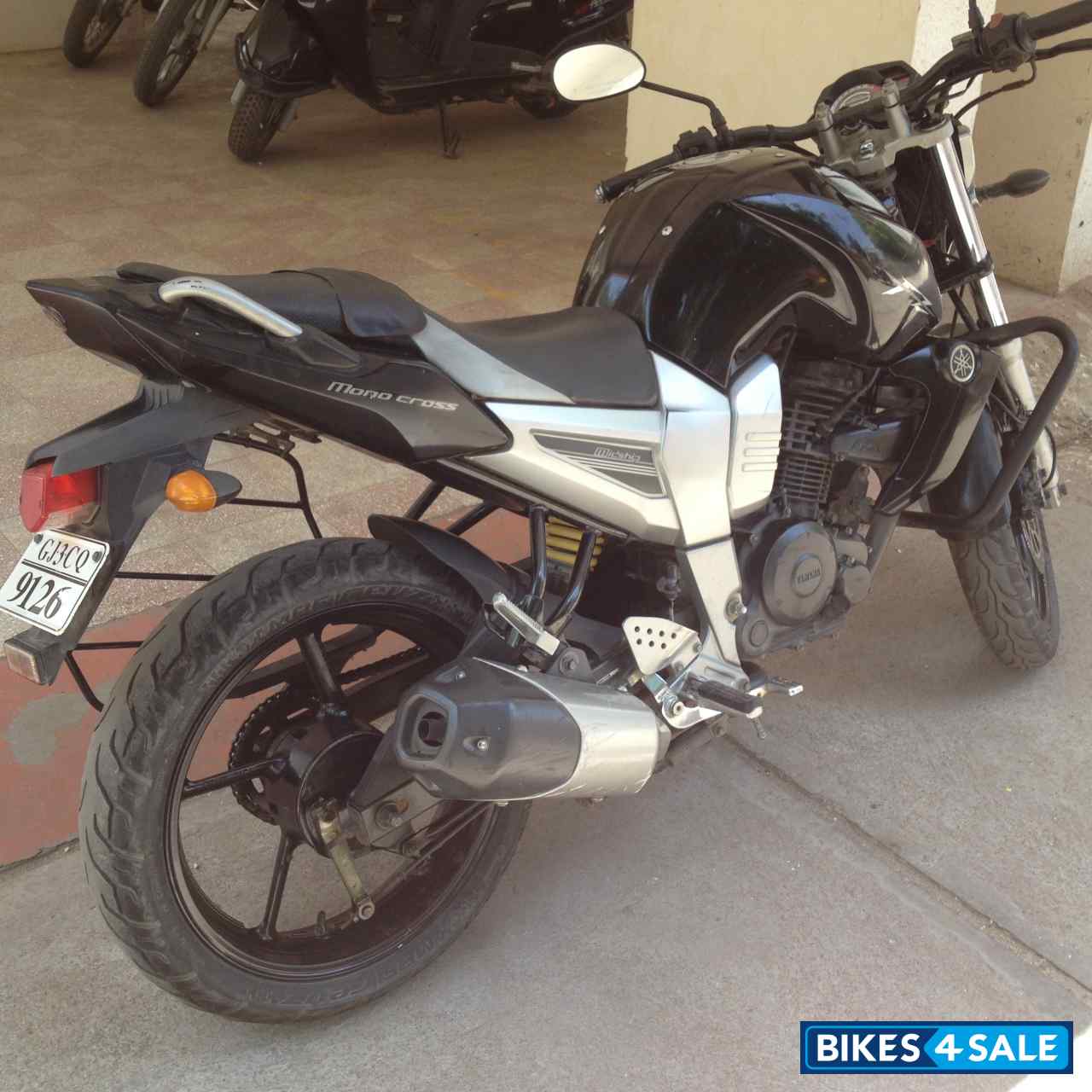 Black Yamaha FZ16 Black Yamaha FZ16