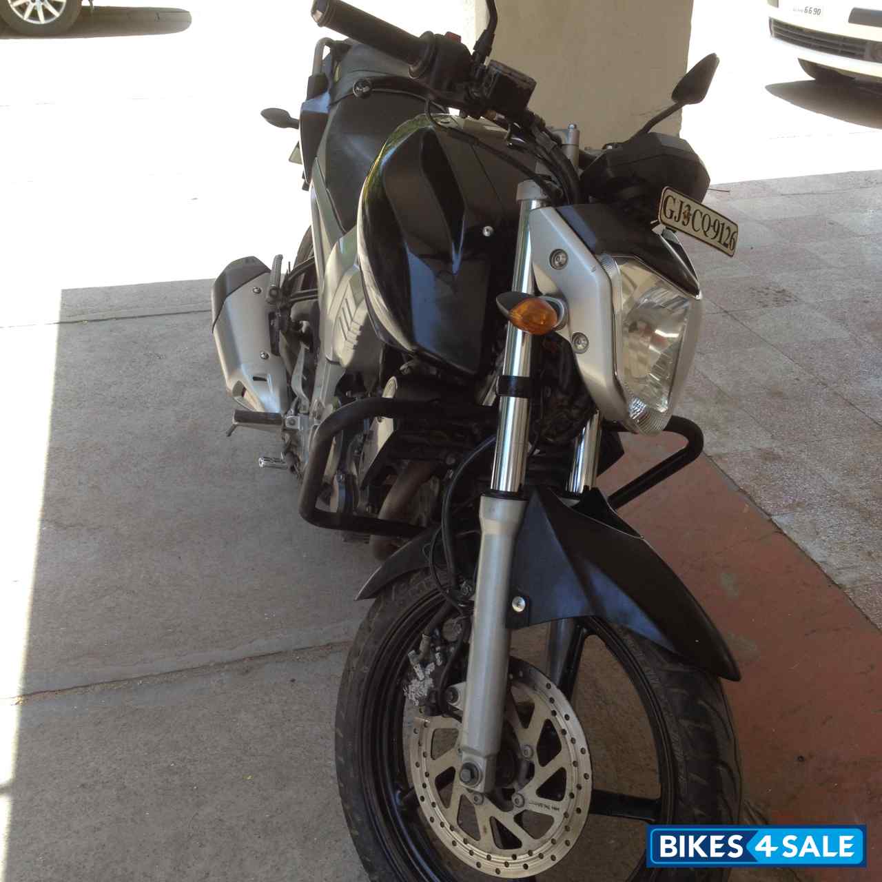 Black Yamaha FZ16 Black Yamaha FZ16