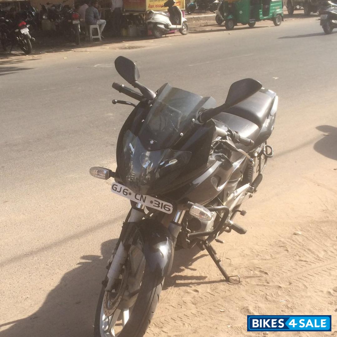 Black Bajaj Pulsar 220 DTSFi