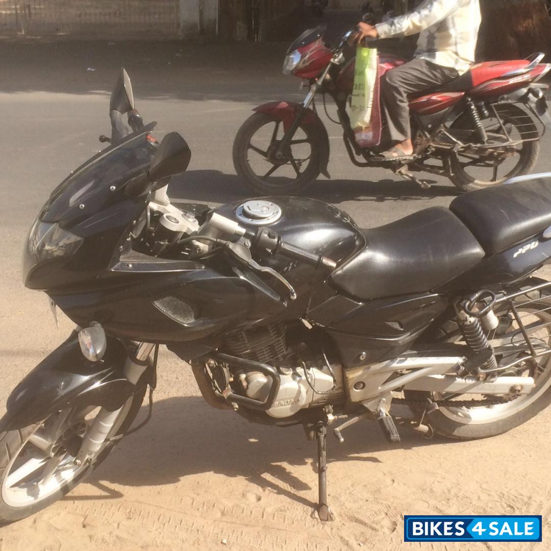 Black Bajaj Pulsar 220 DTSFi
