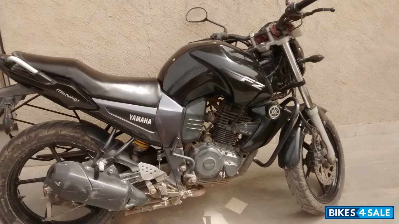 Black Yamaha FZ16