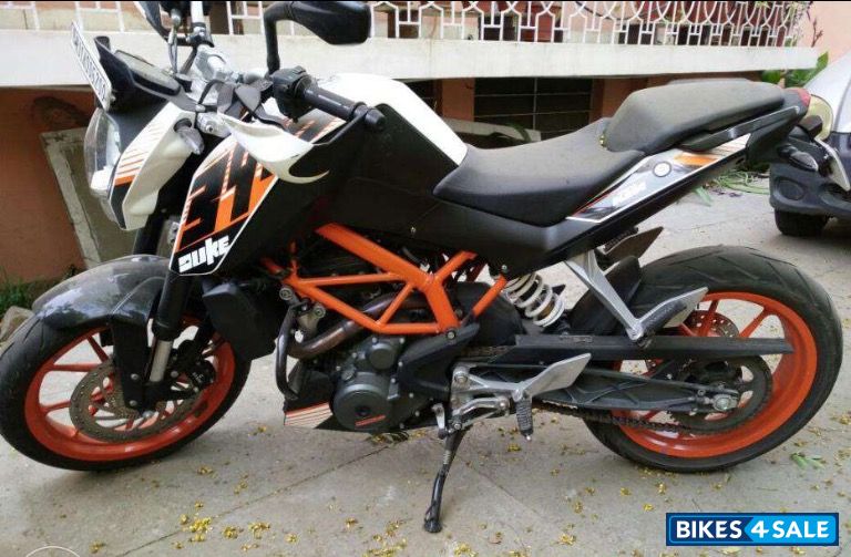 Used 2014 model KTM Duke 390 for sale in Jaipur. ID 129884. White