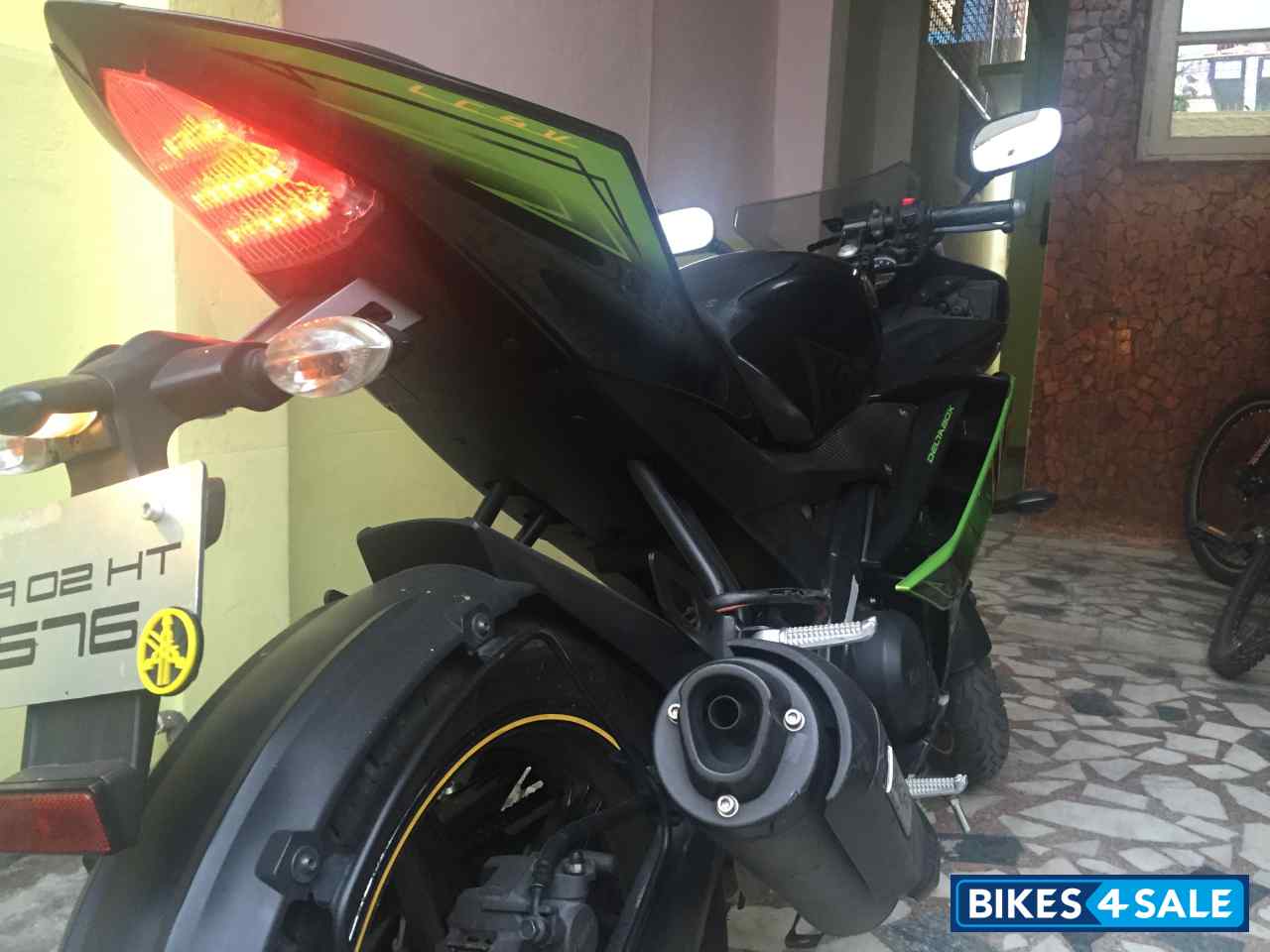 Black&green Yamaha YZF R15 V2 Black&green Yamaha YZF R15 V2