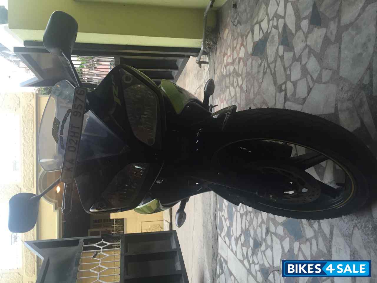 Black&green Yamaha YZF R15 V2 Black&green Yamaha YZF R15 V2