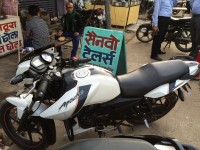 White TVS Apache RTR 160