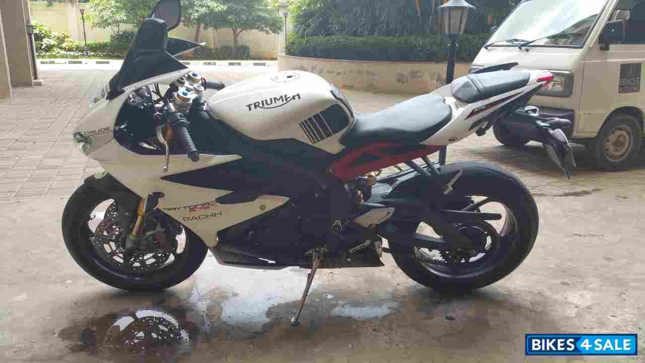 Used 15 Model Triumph Daytona 675r For Sale In Bangalore Id White Colour Bikes4sale
