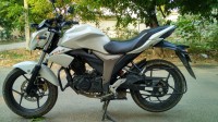 Pearl White Suzuki Gixxer 150