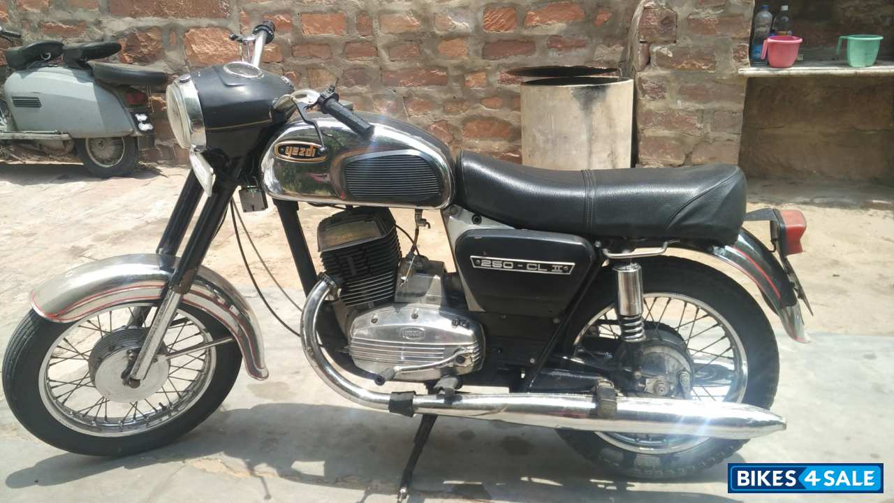 Black Ideal Jawa Yezdi CL II