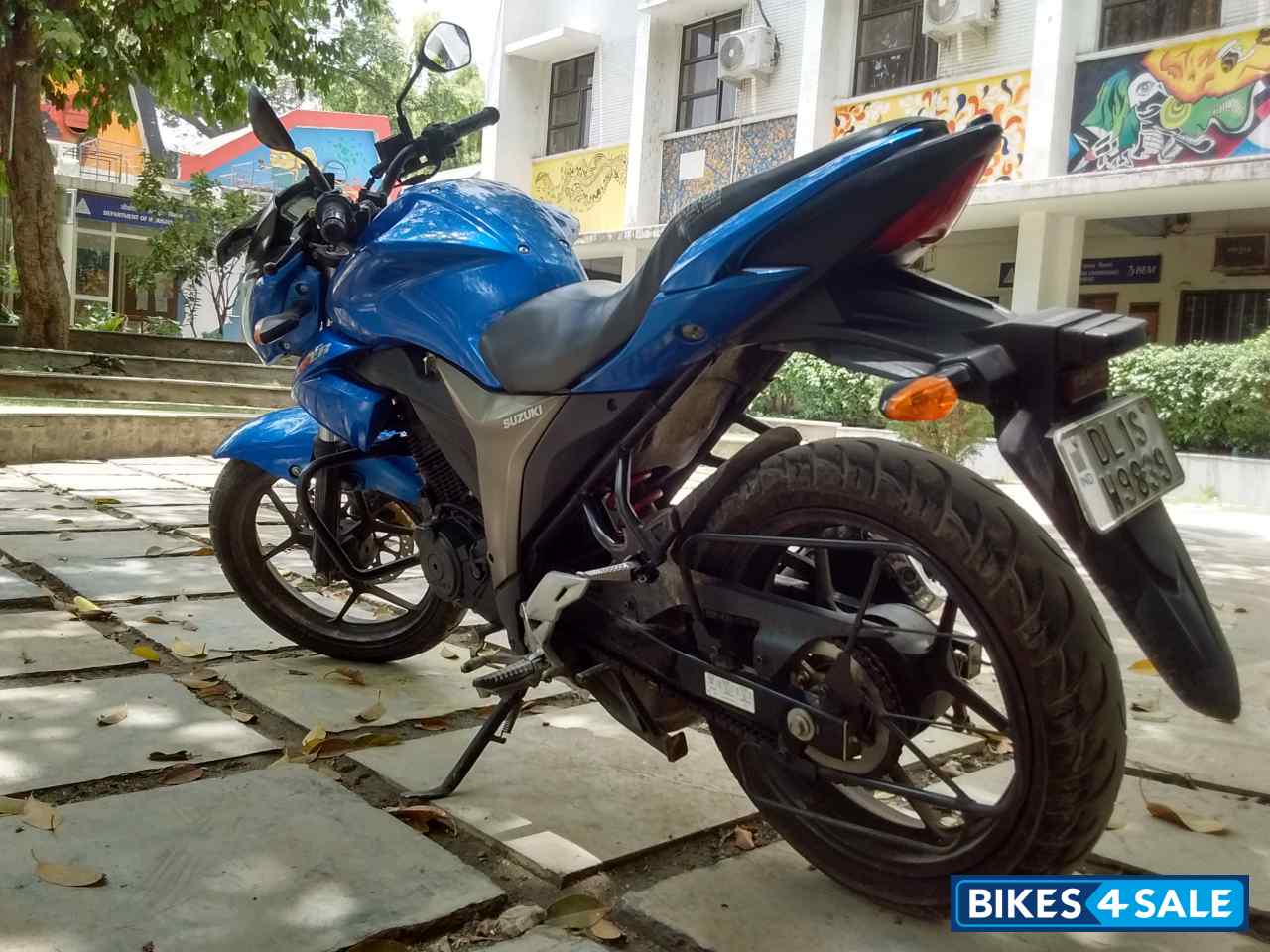 Blue Suzuki Gixxer 150