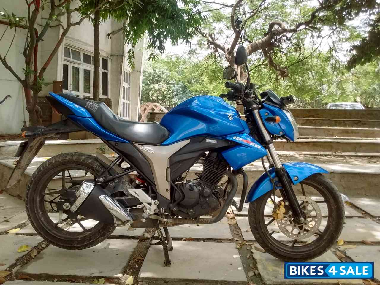 Blue Suzuki Gixxer 150 Blue Suzuki Gixxer 150