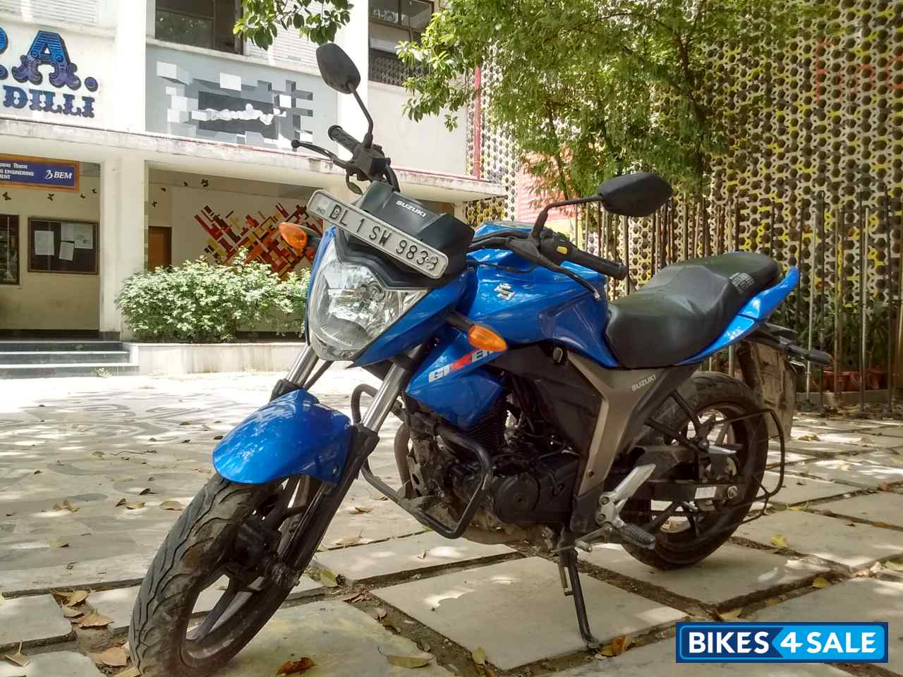 Blue Suzuki Gixxer 150 Blue Suzuki Gixxer 150
