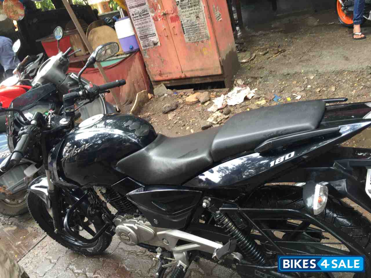 Black Bajaj Pulsar 180 DTSi Black Bajaj Pulsar 180 DTSi