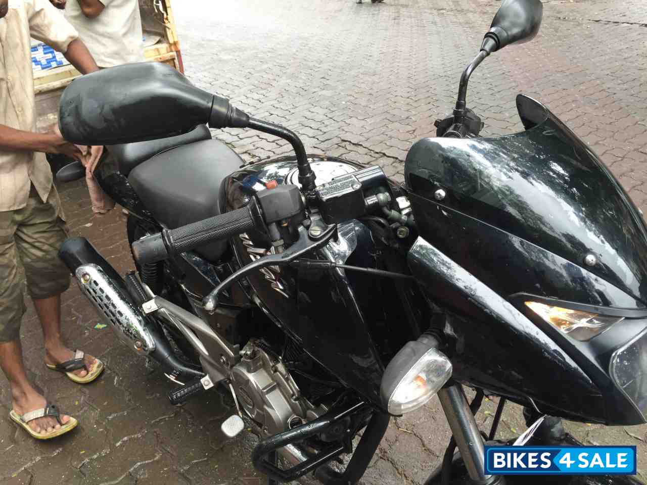 Black Bajaj Pulsar 180 DTSi Black Bajaj Pulsar 180 DTSi