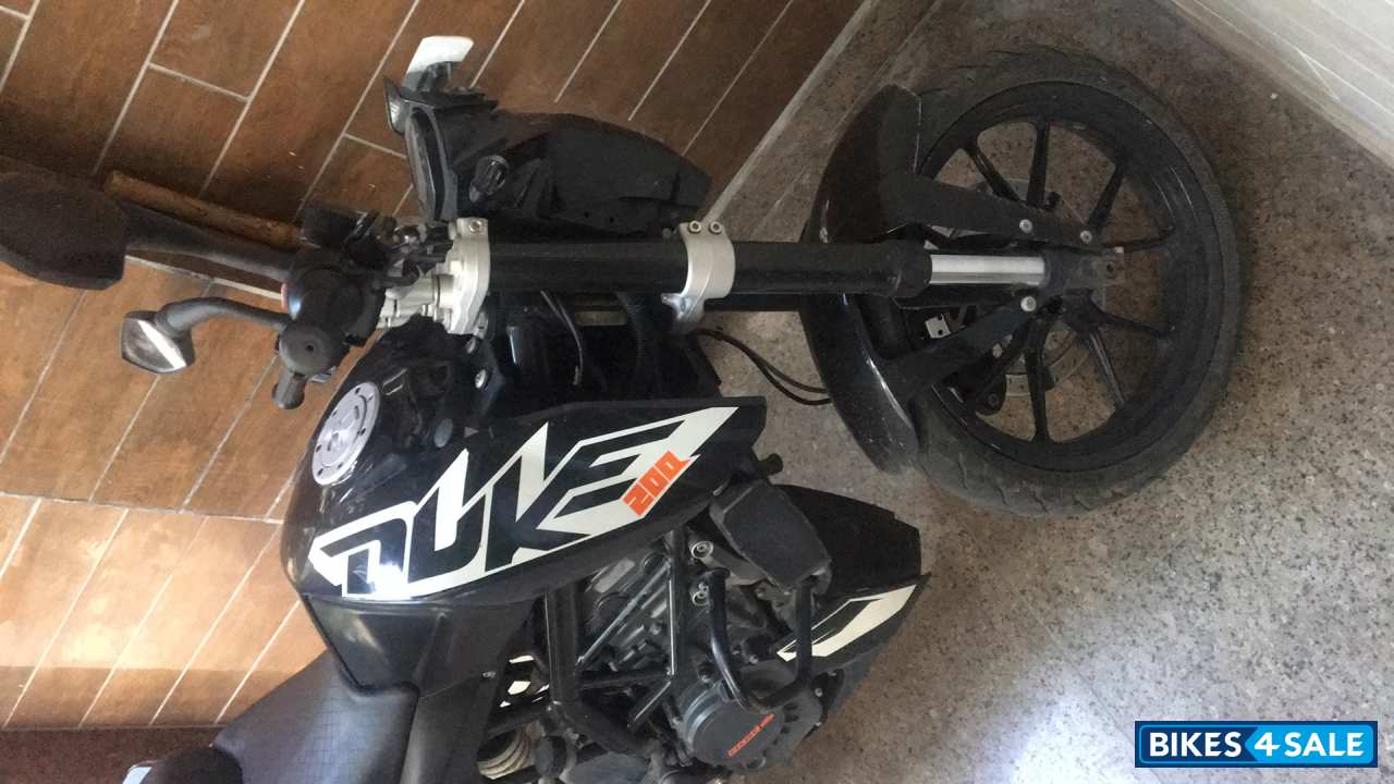 Black KTM Duke 200