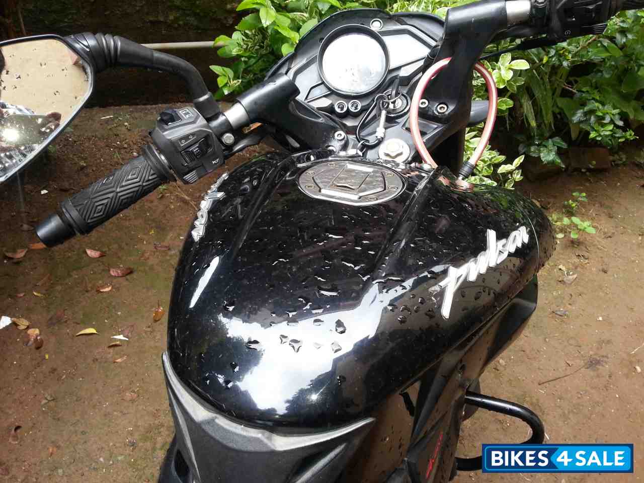 Black Bajaj Pulsar 200 NS