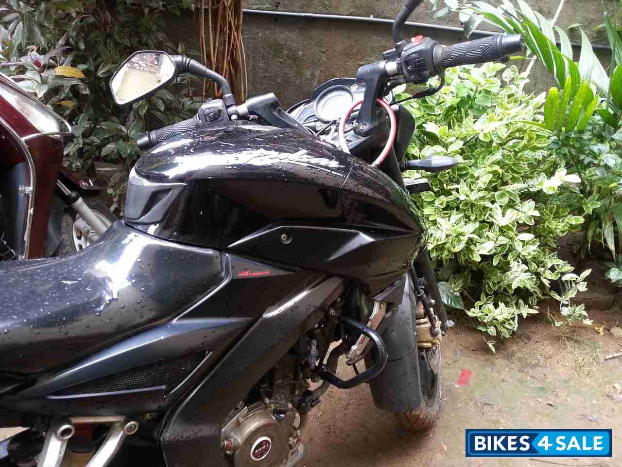 Black Bajaj Pulsar 200 NS