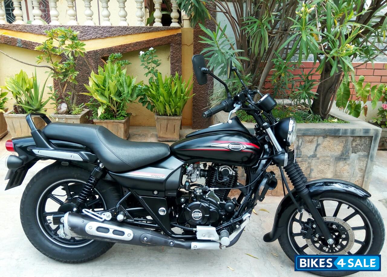 Black Bajaj Avenger Street 220