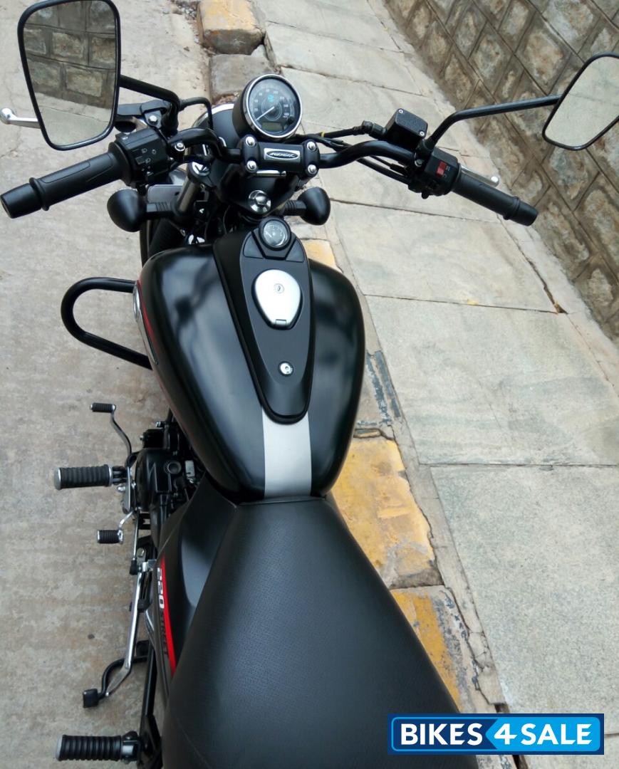 Black Bajaj Avenger Street 220