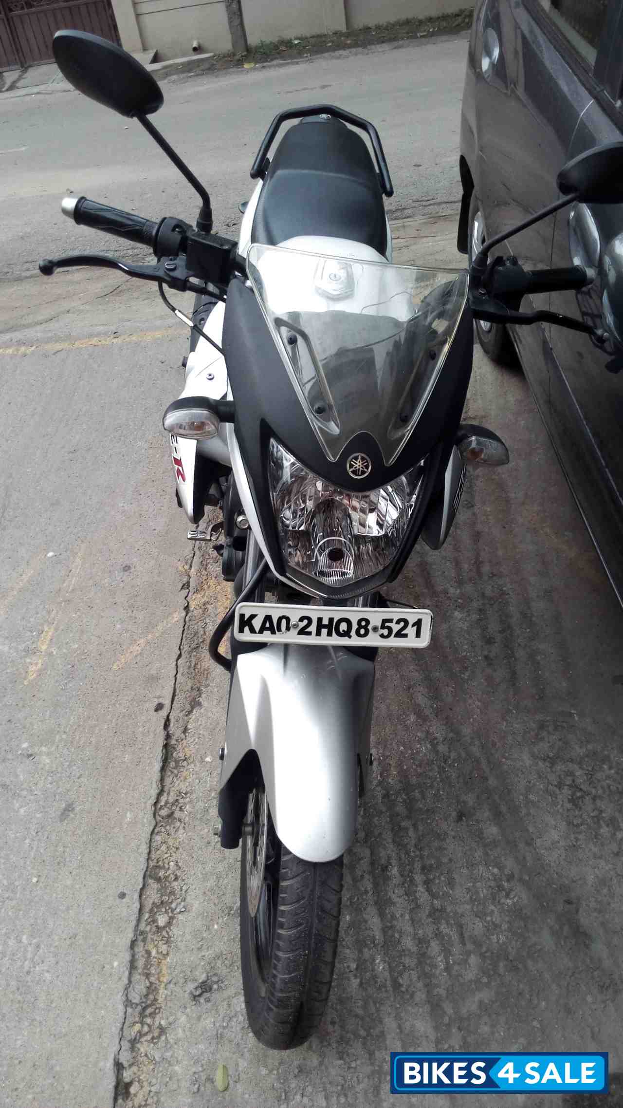 White Yamaha SZ-R White Yamaha SZ-R