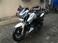 White TVS Apache RTR 180