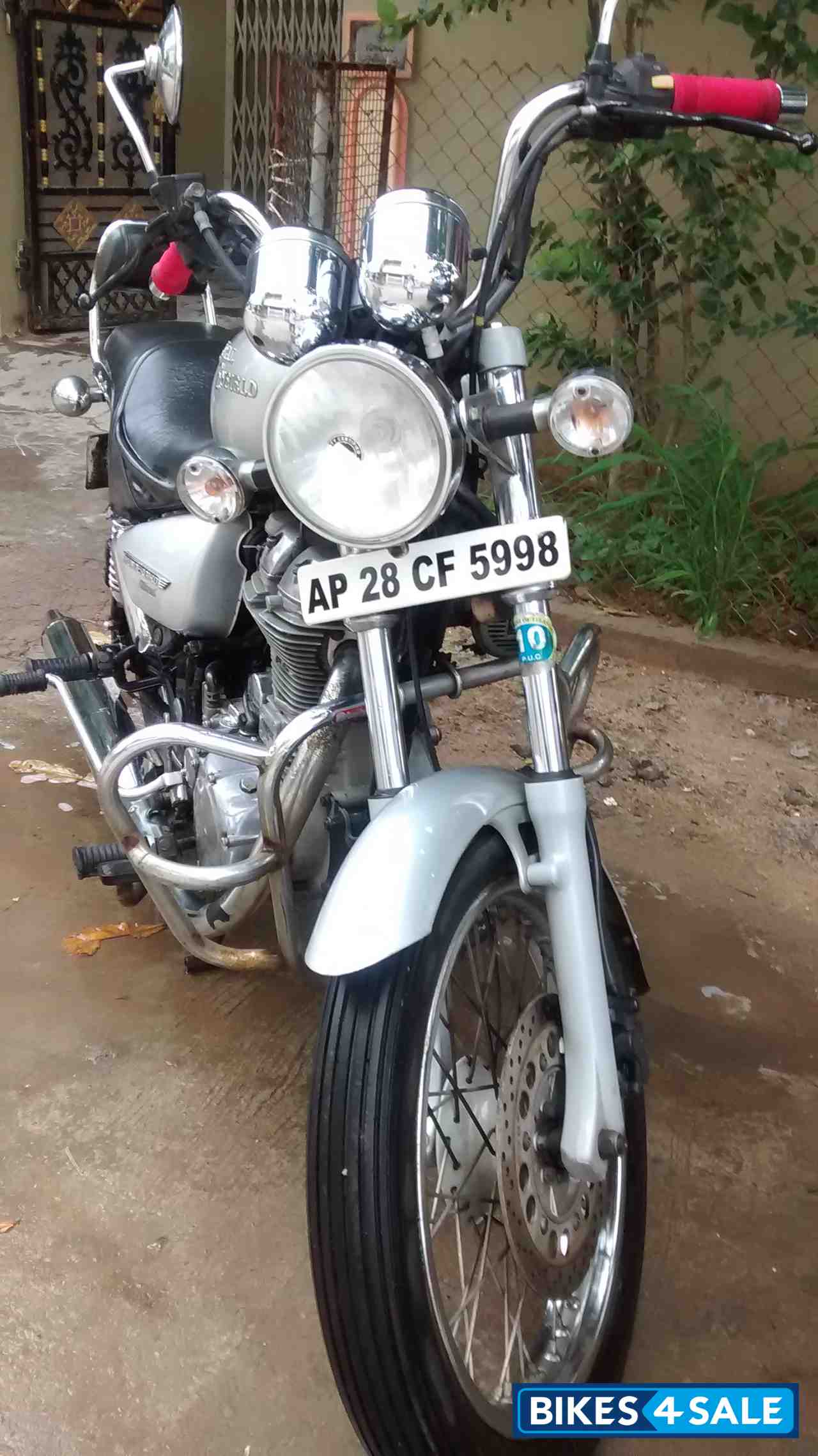 Silver Royal Enfield Thunderbird TwinSpark 350