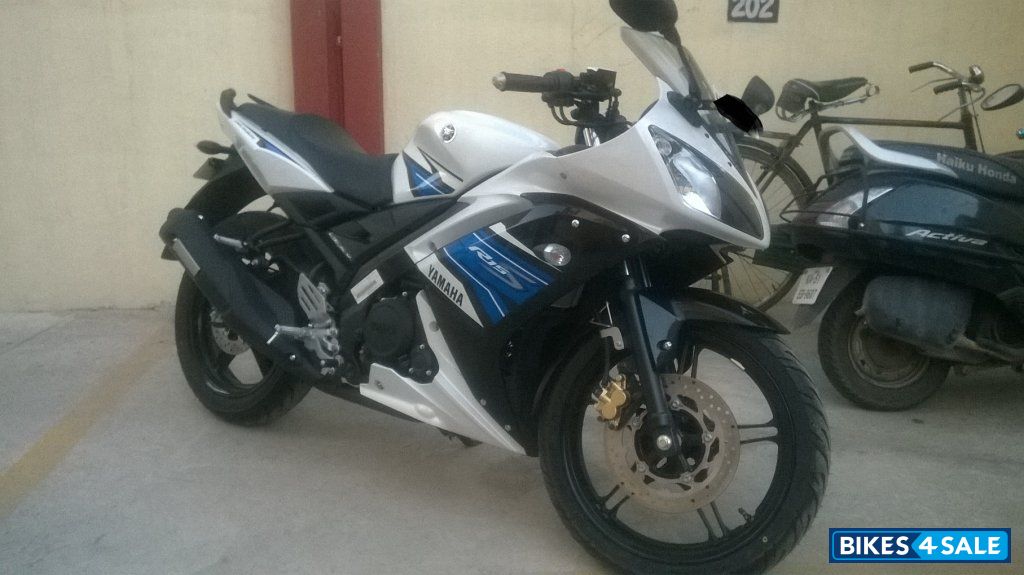White&blue Yamaha YZF R15 S