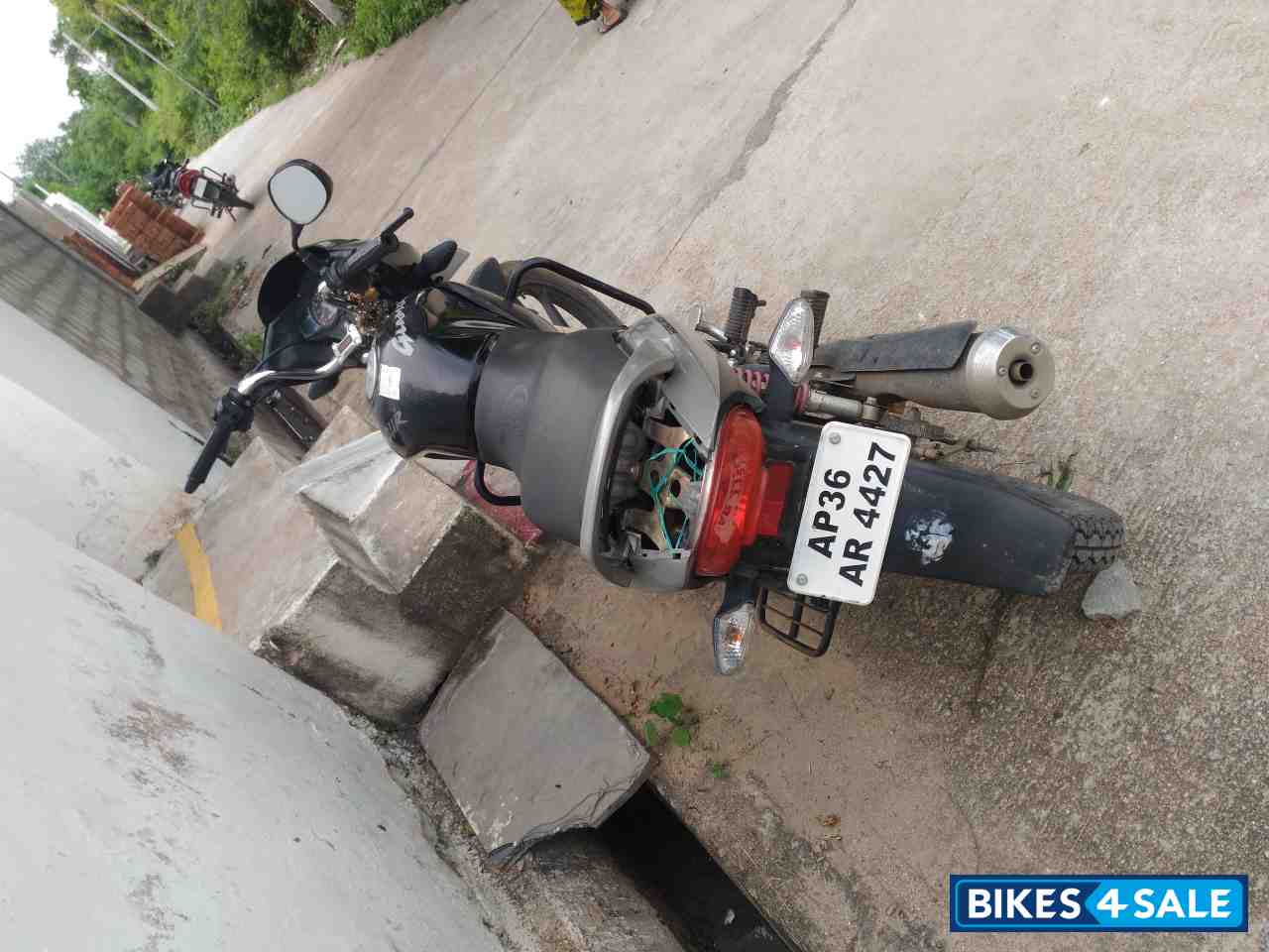 Black Silver Hero Glamour