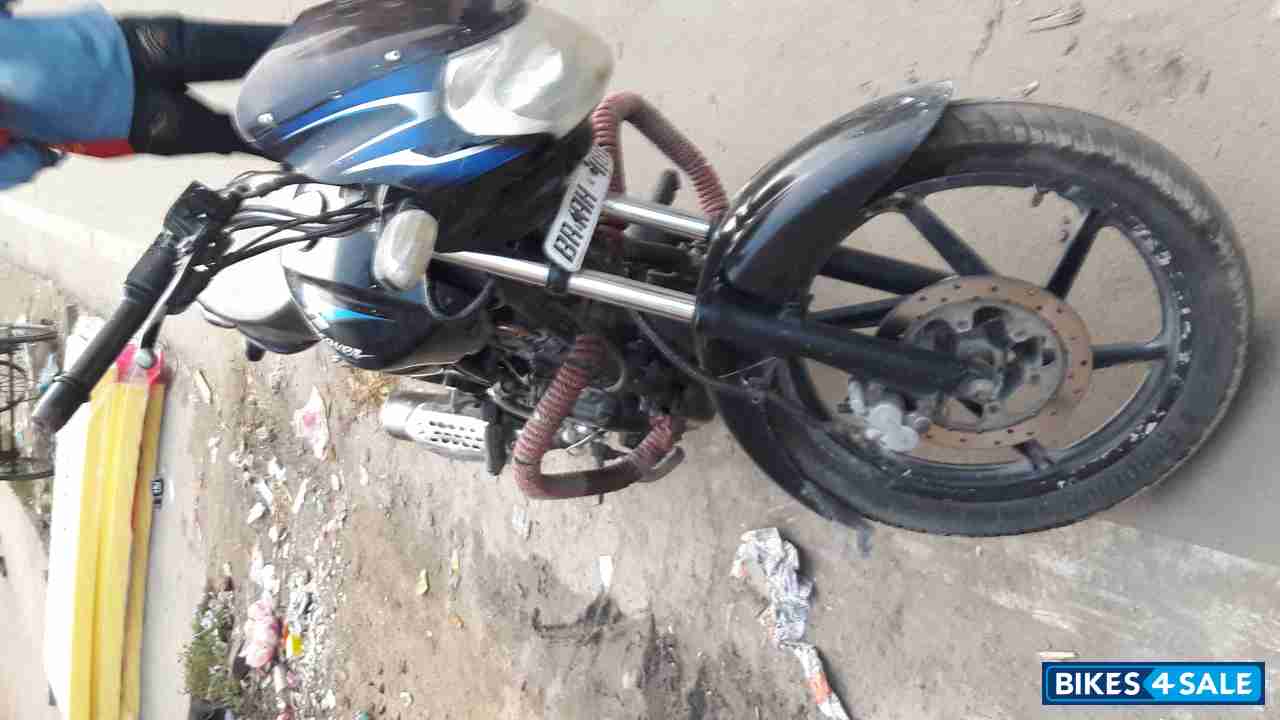 Blue And Black Bajaj Discover DTSi 135