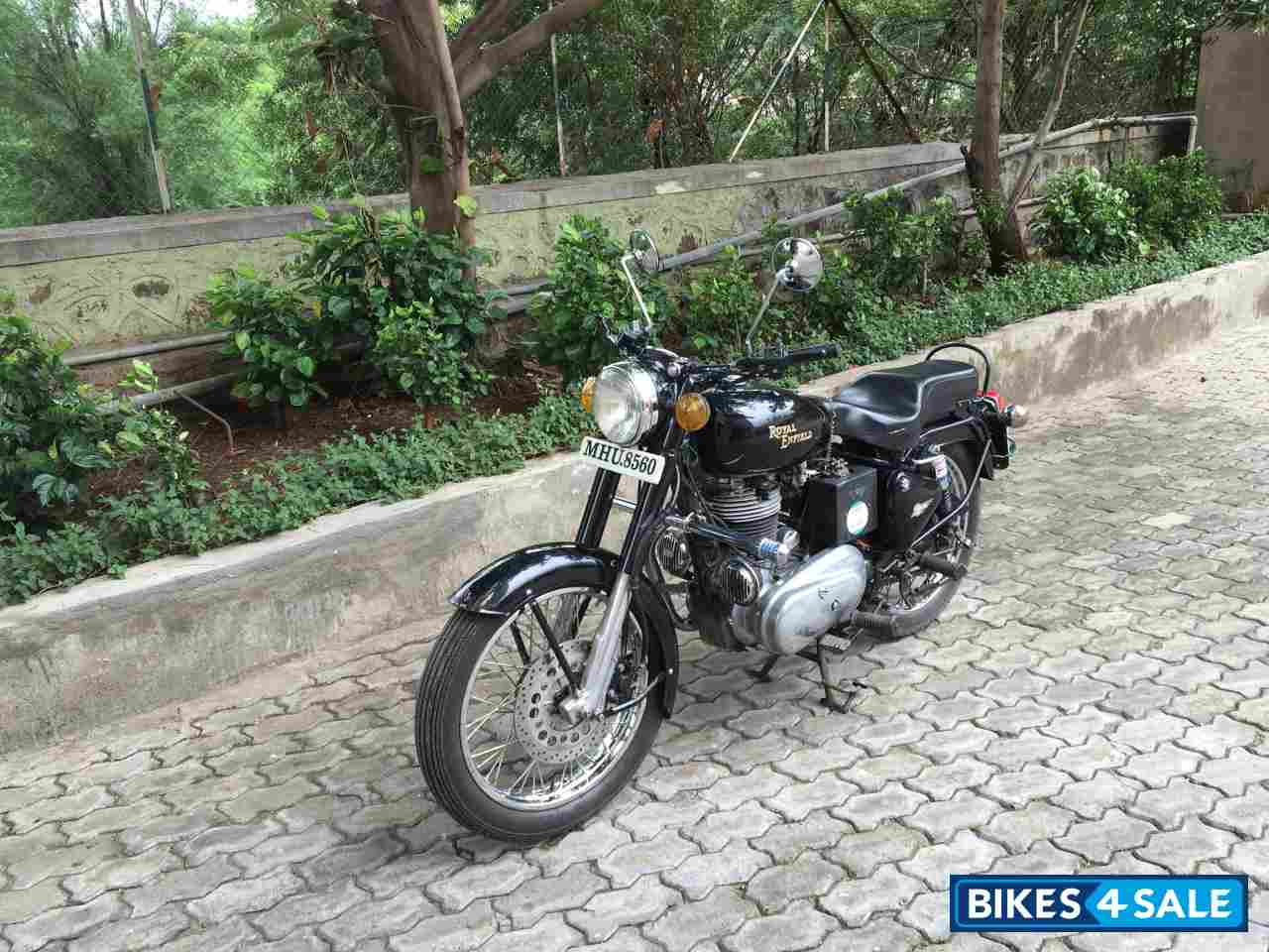 Black Royal Enfield Bullet Standard 350