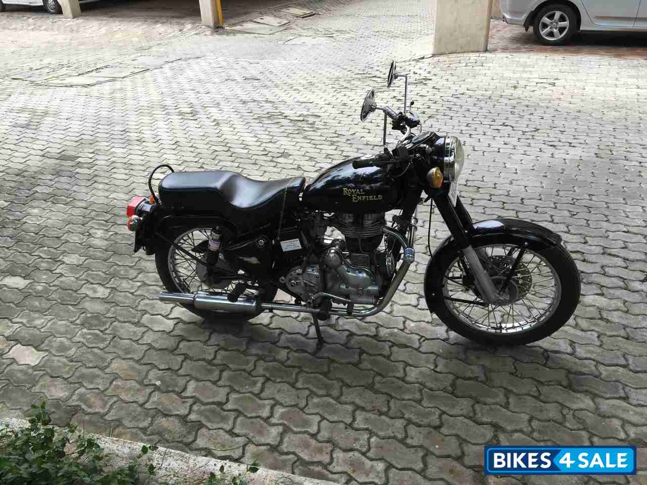 Black Royal Enfield Bullet Standard 350